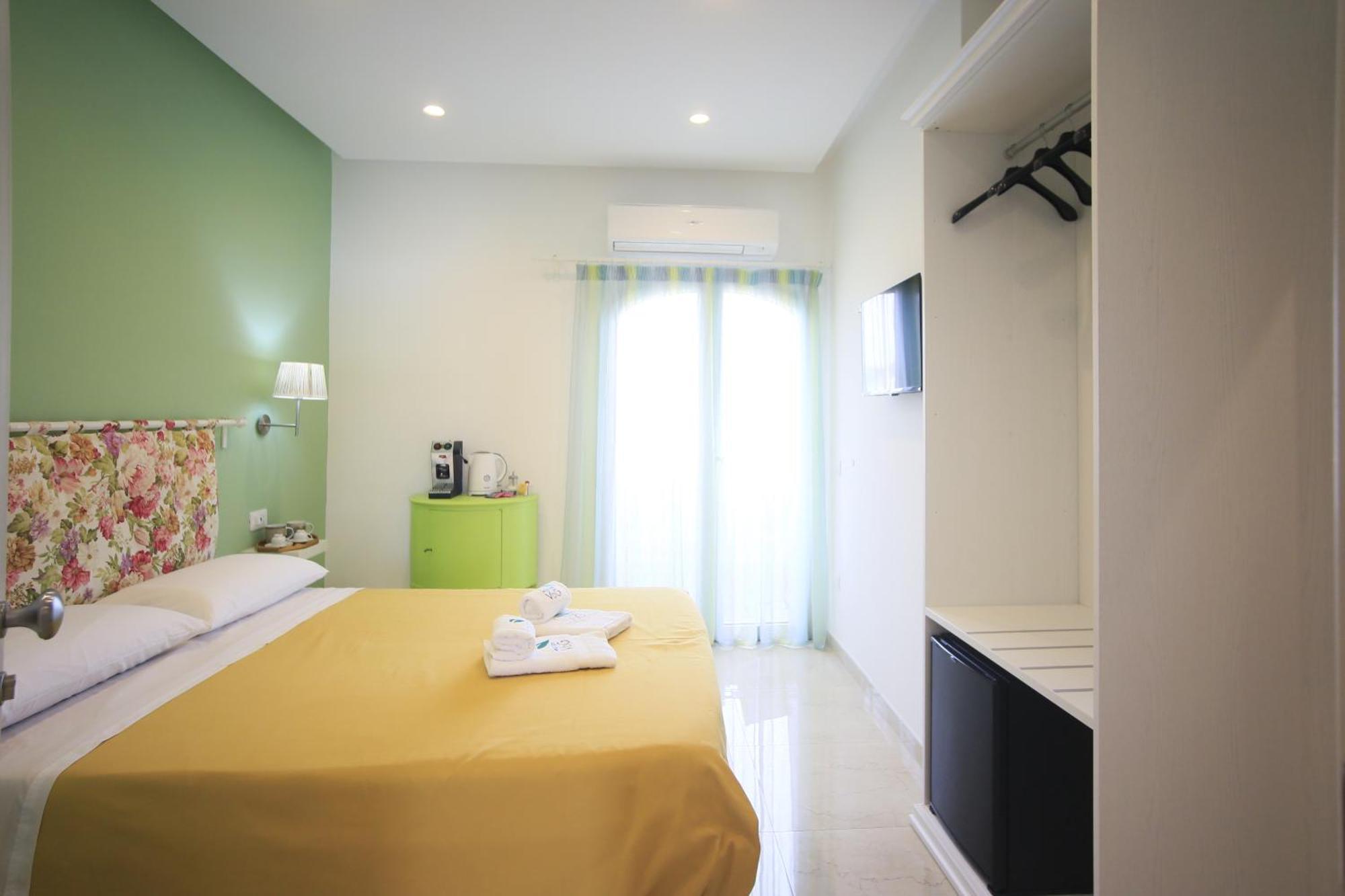 Villa Del Gaudio Rooms & Apartments Castellammare di Stabia Exterior foto